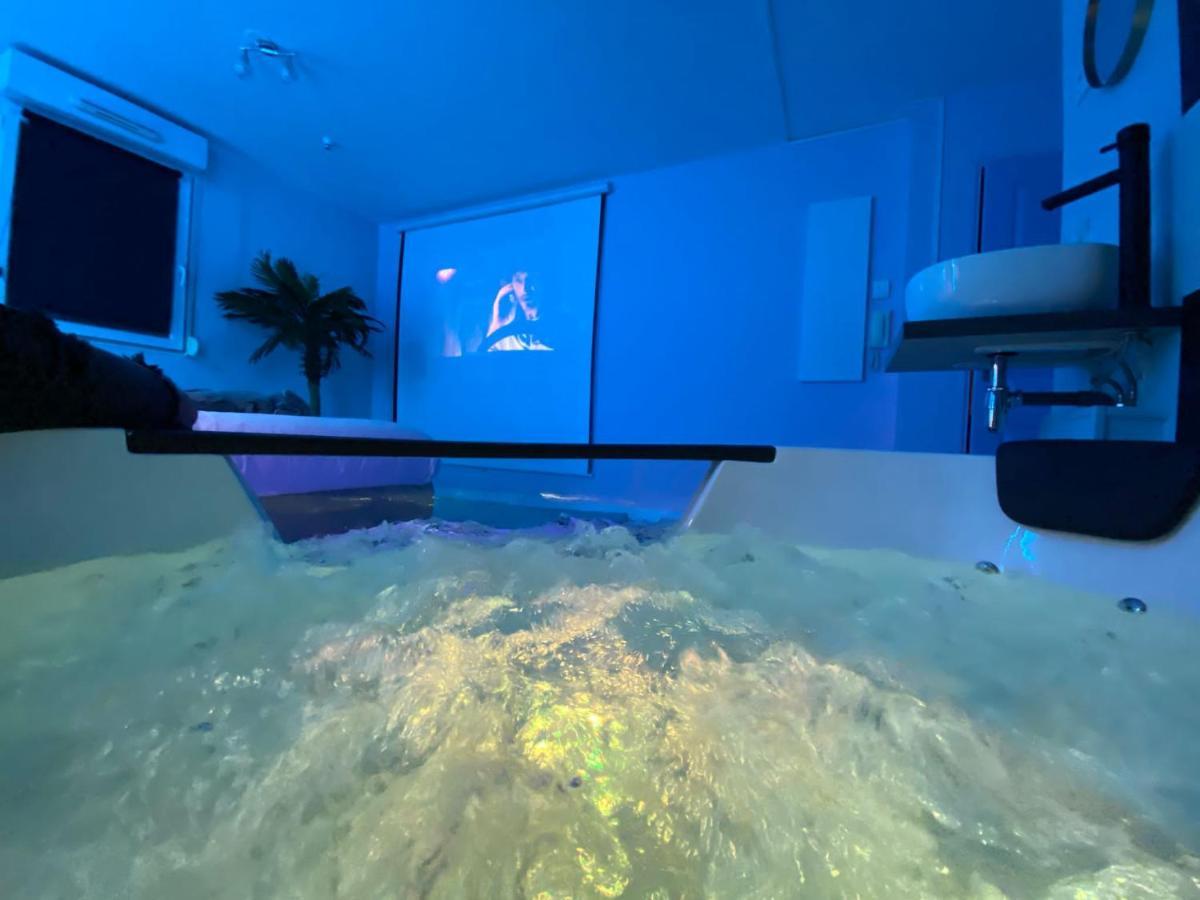 Capsule Miami Vice - Jacuzzi - Billard - Ecran Cinema & Netflix - Ping-Pong - Nintendo & Jeux- 리에뱅 외부 사진