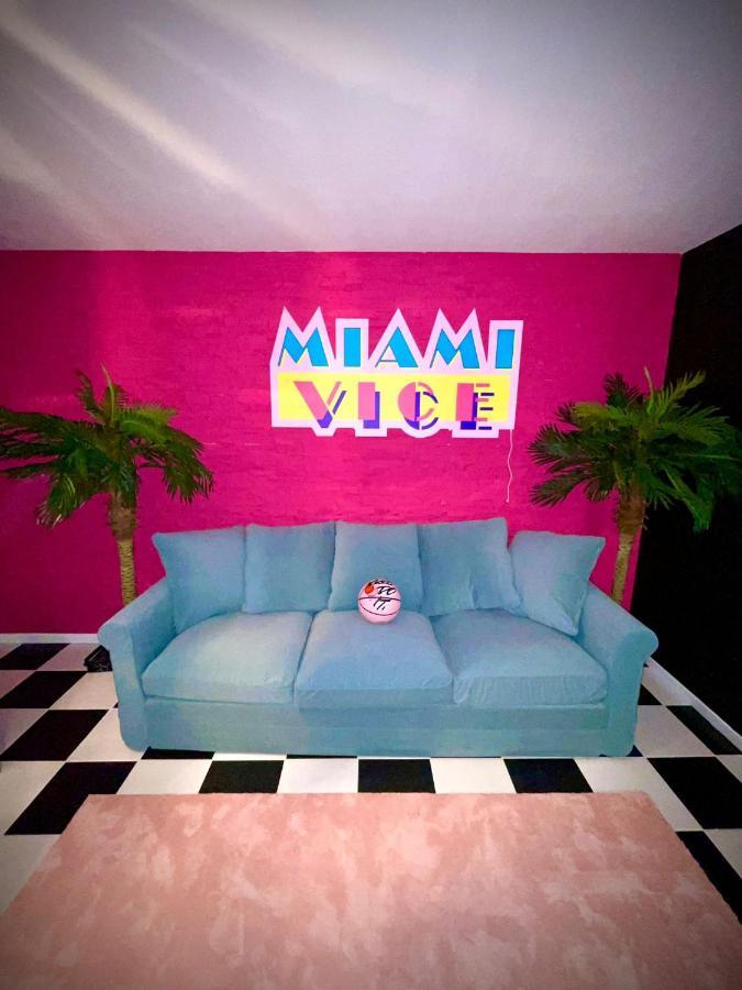 Capsule Miami Vice - Jacuzzi - Billard - Ecran Cinema & Netflix - Ping-Pong - Nintendo & Jeux- 리에뱅 외부 사진