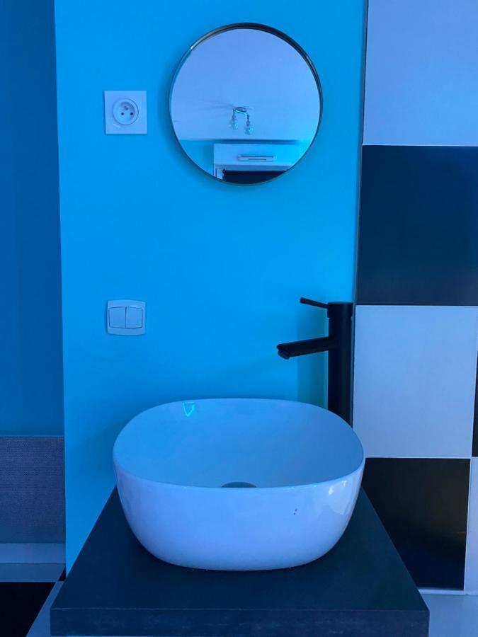 Capsule Miami Vice - Jacuzzi - Billard - Ecran Cinema & Netflix - Ping-Pong - Nintendo & Jeux- 리에뱅 외부 사진