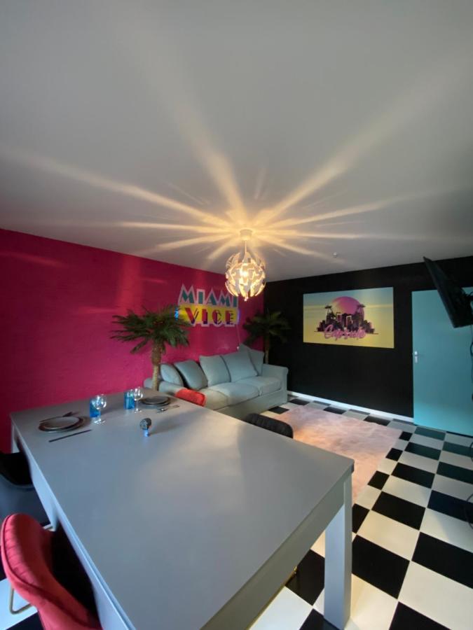 Capsule Miami Vice - Jacuzzi - Billard - Ecran Cinema & Netflix - Ping-Pong - Nintendo & Jeux- 리에뱅 외부 사진