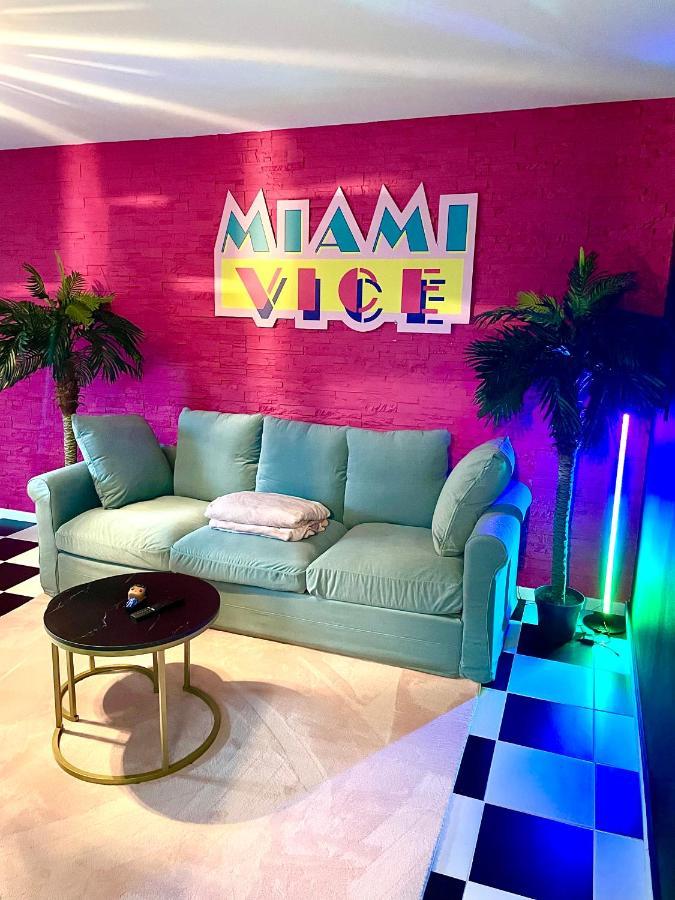 Capsule Miami Vice - Jacuzzi - Billard - Ecran Cinema & Netflix - Ping-Pong - Nintendo & Jeux- 리에뱅 외부 사진