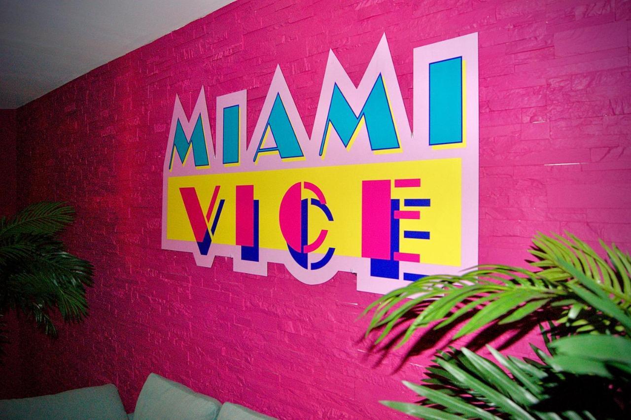 Capsule Miami Vice - Jacuzzi - Billard - Ecran Cinema & Netflix - Ping-Pong - Nintendo & Jeux- 리에뱅 외부 사진