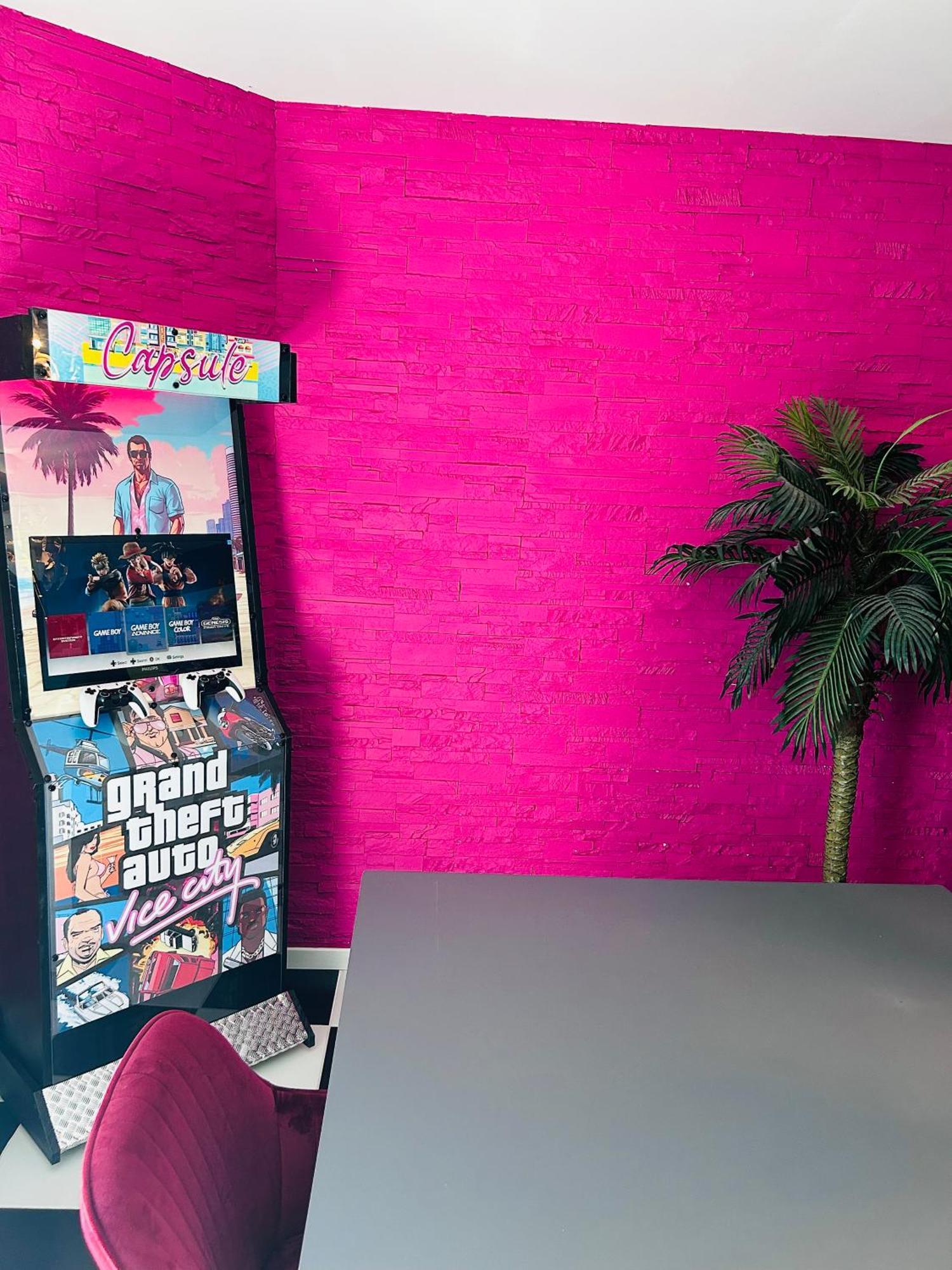 Capsule Miami Vice - Jacuzzi - Billard - Ecran Cinema & Netflix - Ping-Pong - Nintendo & Jeux- 리에뱅 외부 사진