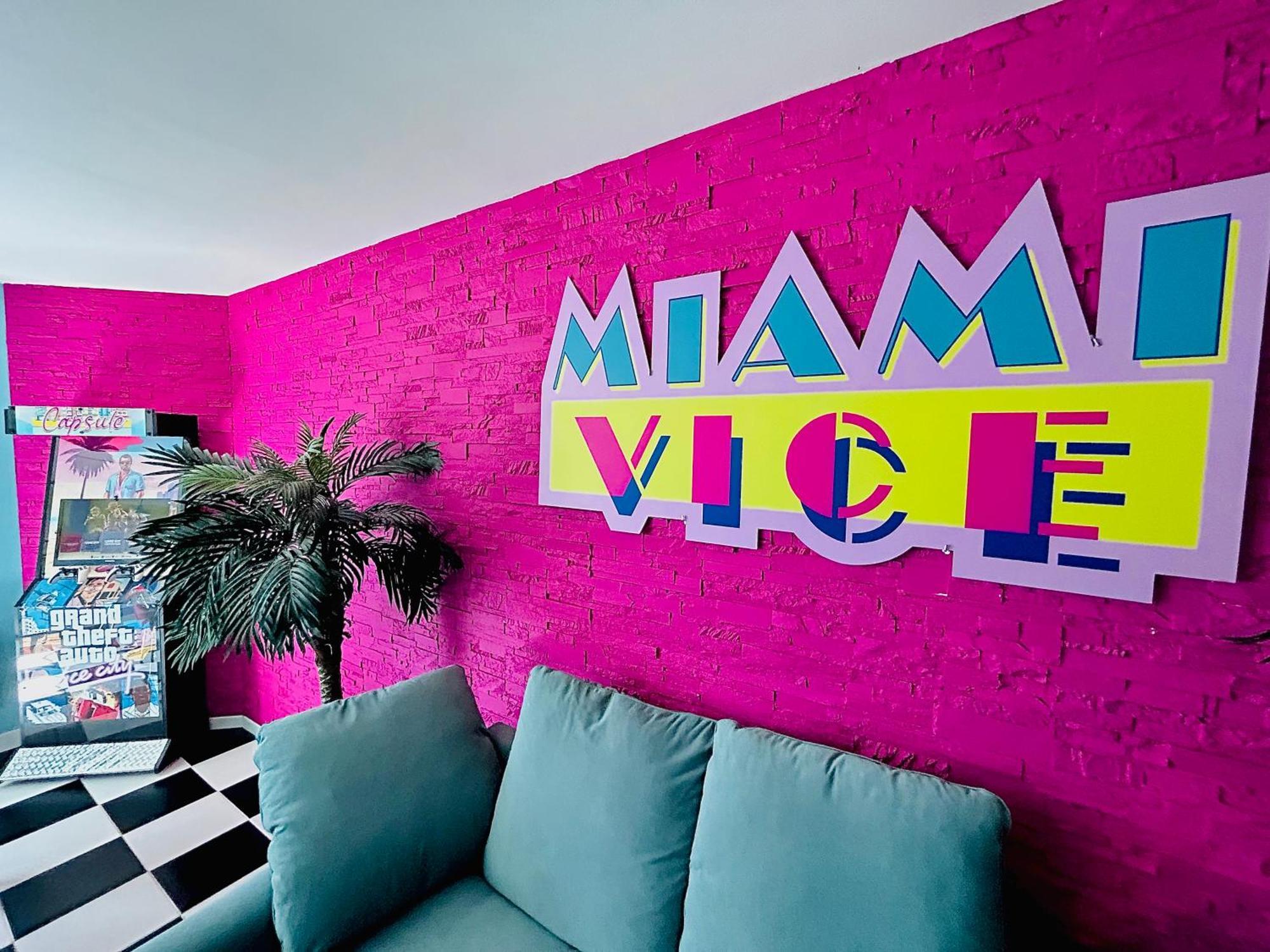 Capsule Miami Vice - Jacuzzi - Billard - Ecran Cinema & Netflix - Ping-Pong - Nintendo & Jeux- 리에뱅 외부 사진