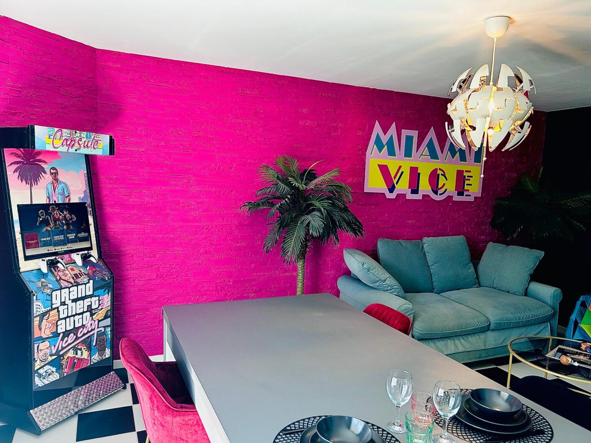 Capsule Miami Vice - Jacuzzi - Billard - Ecran Cinema & Netflix - Ping-Pong - Nintendo & Jeux- 리에뱅 외부 사진