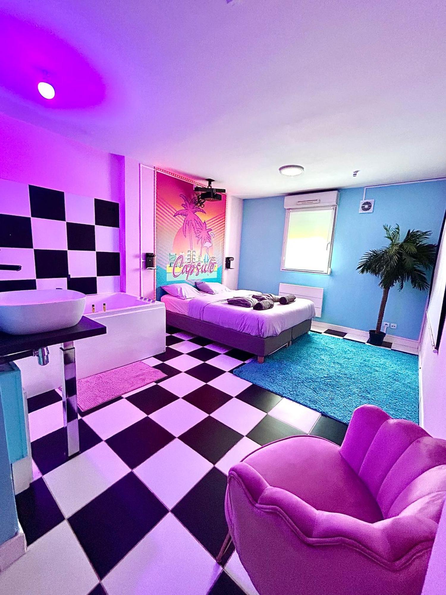 Capsule Miami Vice - Jacuzzi - Billard - Ecran Cinema & Netflix - Ping-Pong - Nintendo & Jeux- 리에뱅 외부 사진