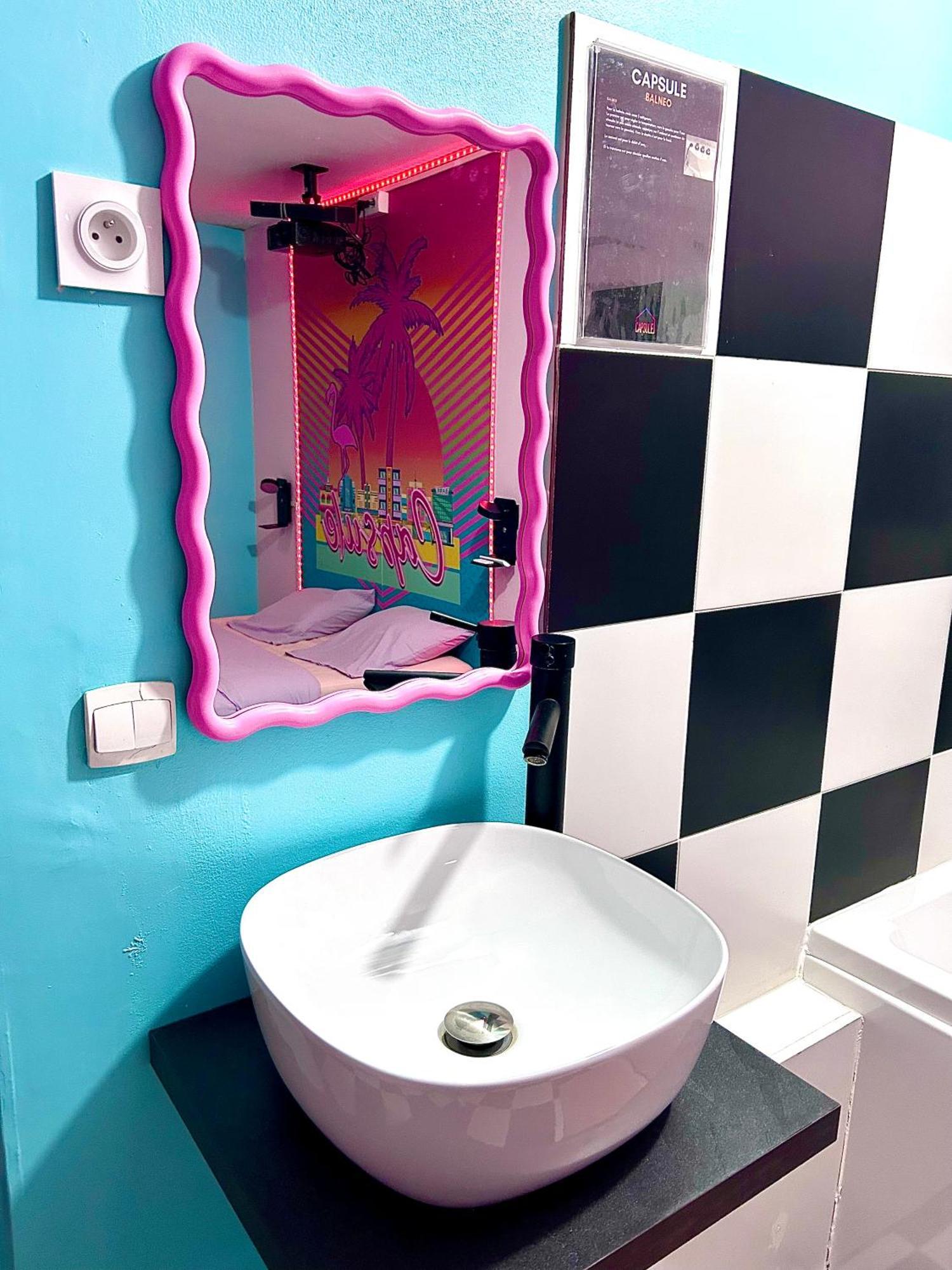 Capsule Miami Vice - Jacuzzi - Billard - Ecran Cinema & Netflix - Ping-Pong - Nintendo & Jeux- 리에뱅 외부 사진