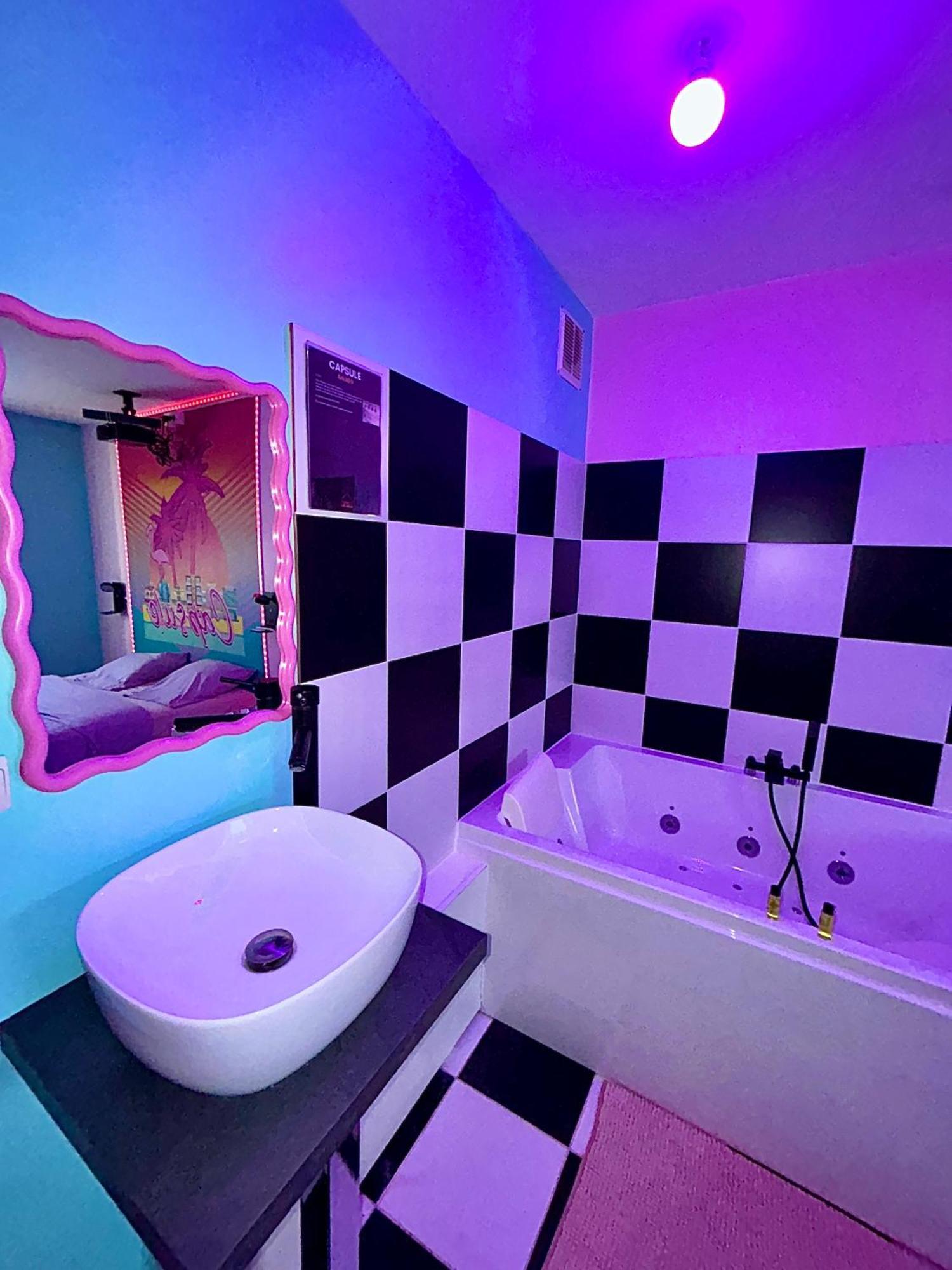 Capsule Miami Vice - Jacuzzi - Billard - Ecran Cinema & Netflix - Ping-Pong - Nintendo & Jeux- 리에뱅 외부 사진